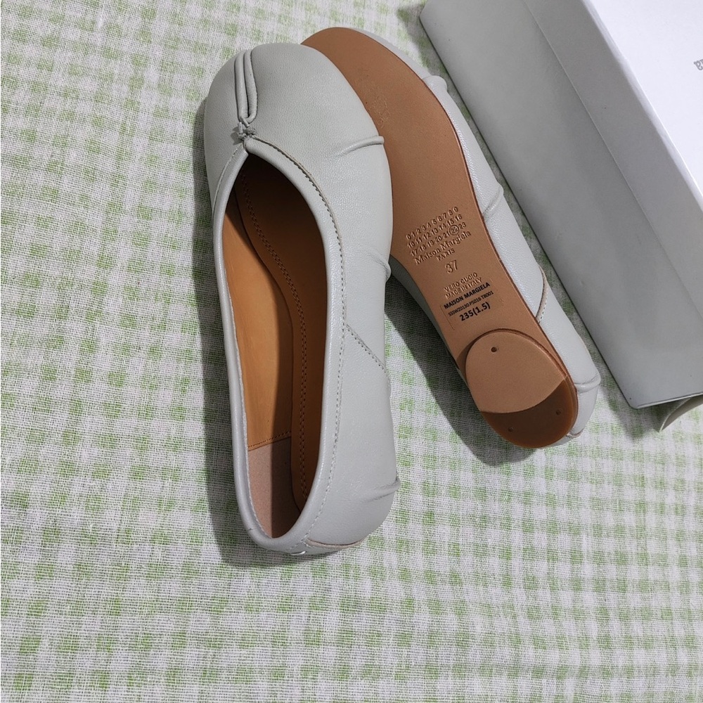 Maison Martin Margiela Light Gray Tabi Leather Flats - Picture 5 of 6